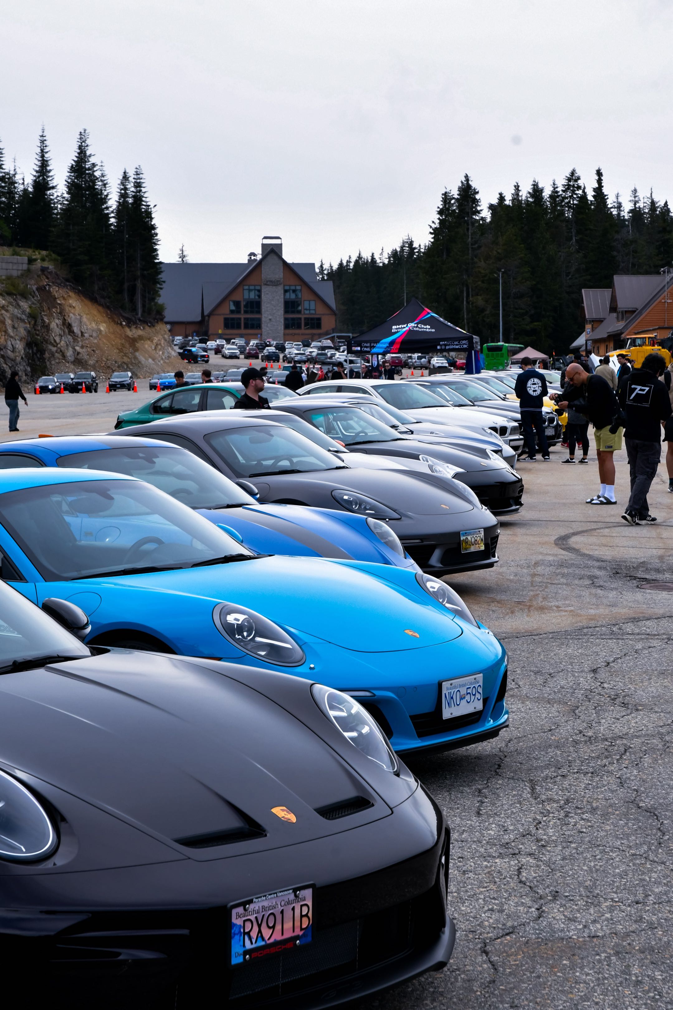 Porsche lineup at a Nova event